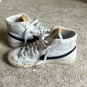 Nike High Top sneakers. Size US 8